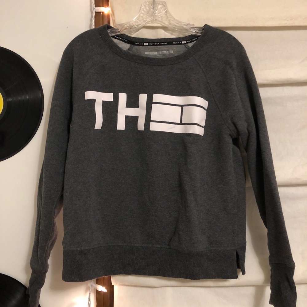 grey crew neck